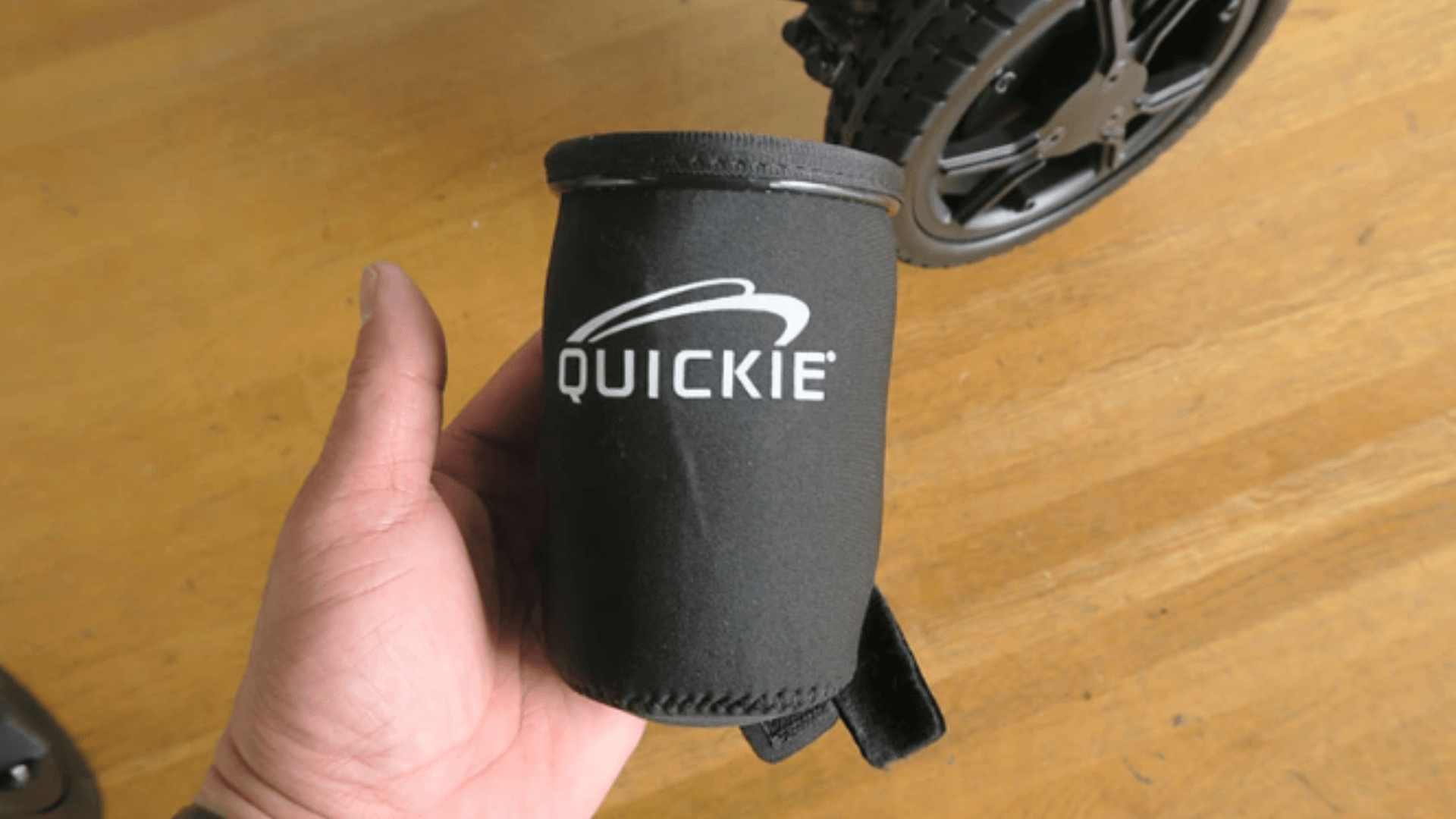 「クイッキー Q50 R カーボン：ドリンクホルダーの移設方法」