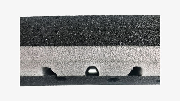 空気が流れる冷却構造を内蔵